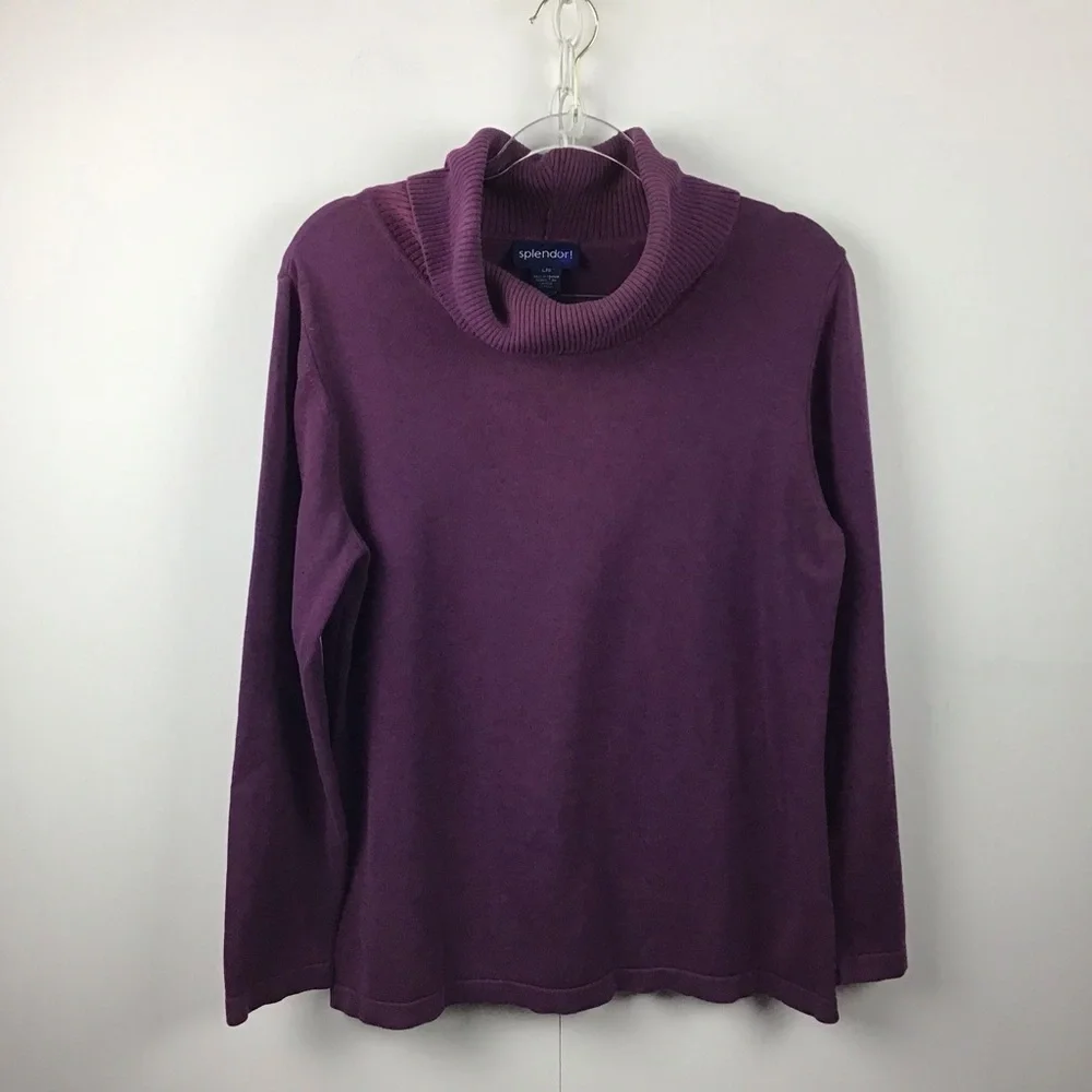 Splendor! %100 cotton turtleneck sweater. Size large.